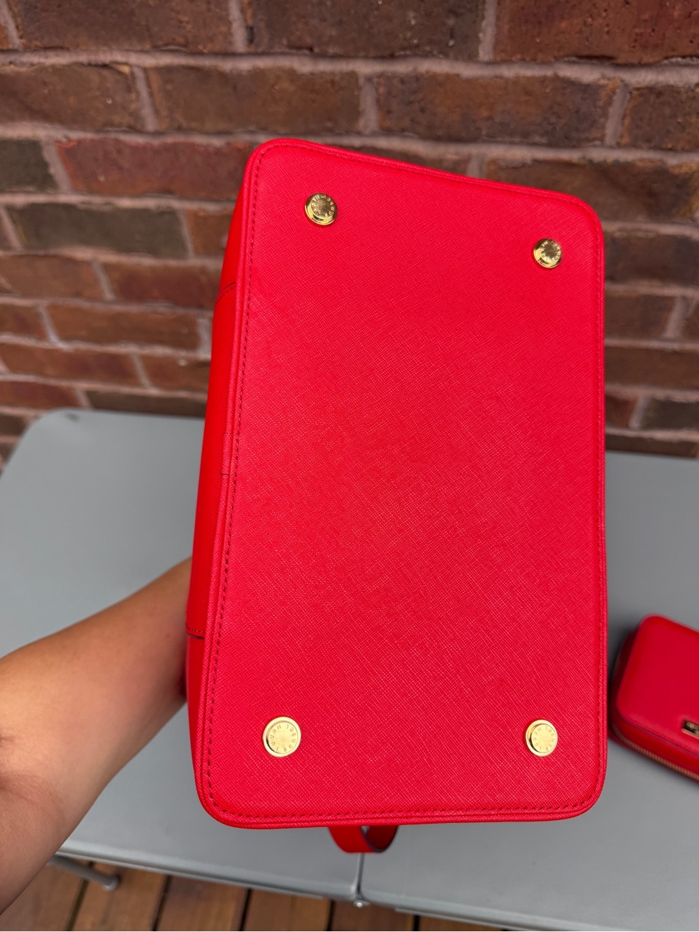 Henri Bendel Red Makeup Case w/ Mirror, Pockets, Zipper, Handle & Straps - Picture 3 of 6